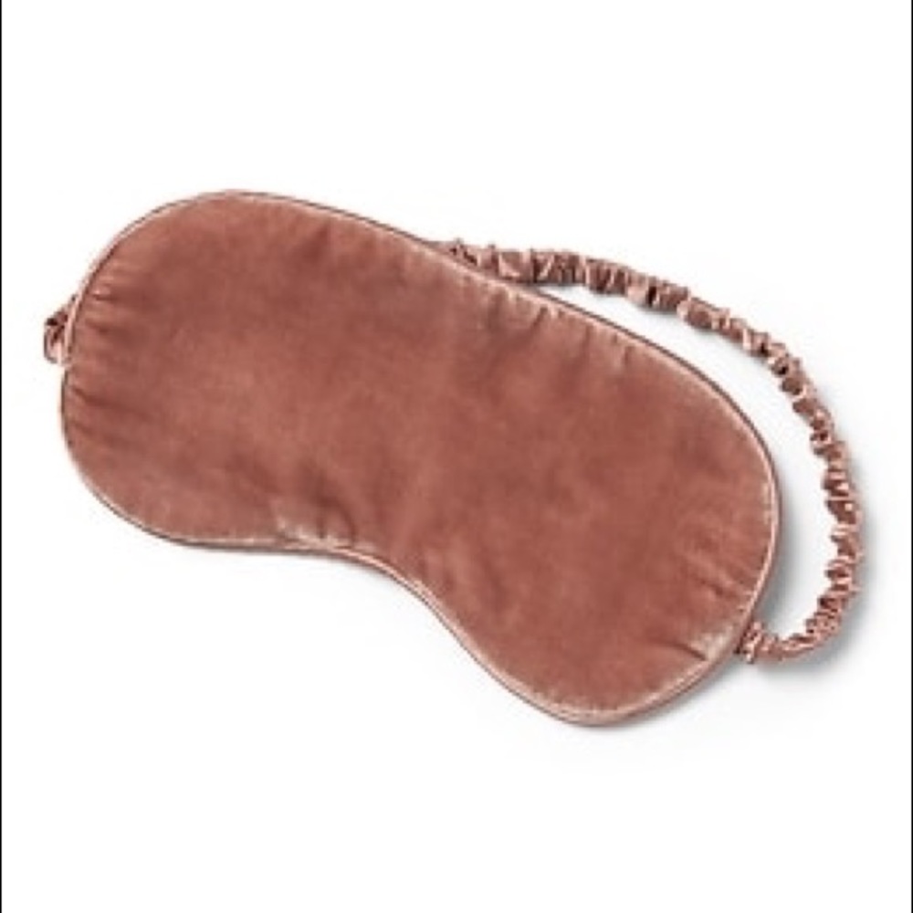 NWT 🎀 velvet eye mask with travel pouch